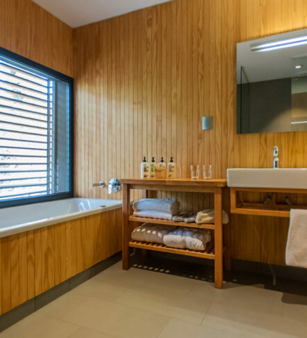 Las Majadas Hotel_ Bathroom